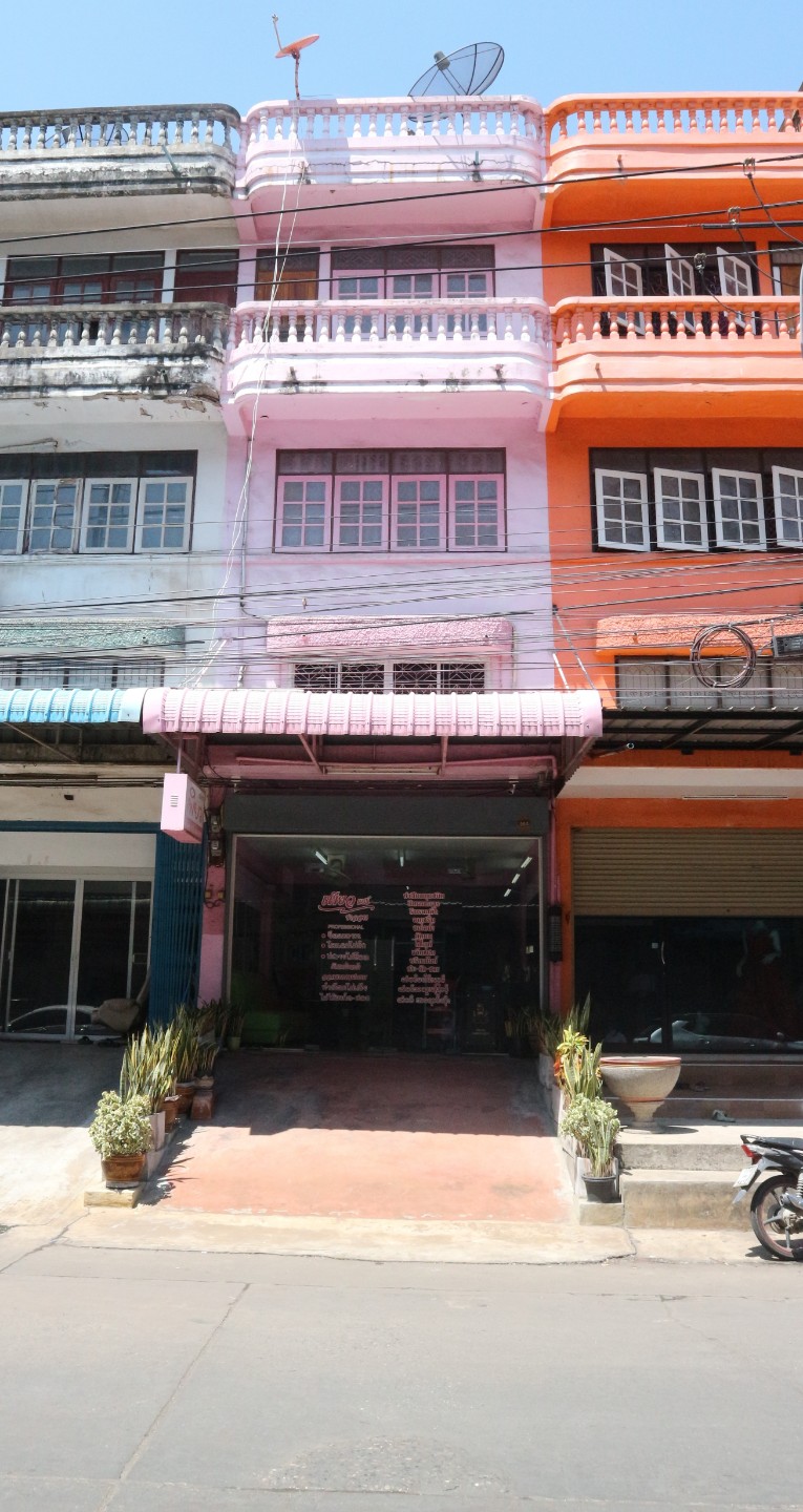 ขายอาคารพาณิชย์ ตึกแถว 3.5 ชั้น 1 คูหา ซอยเทียนทะเล26 (เรือพระร่วง)