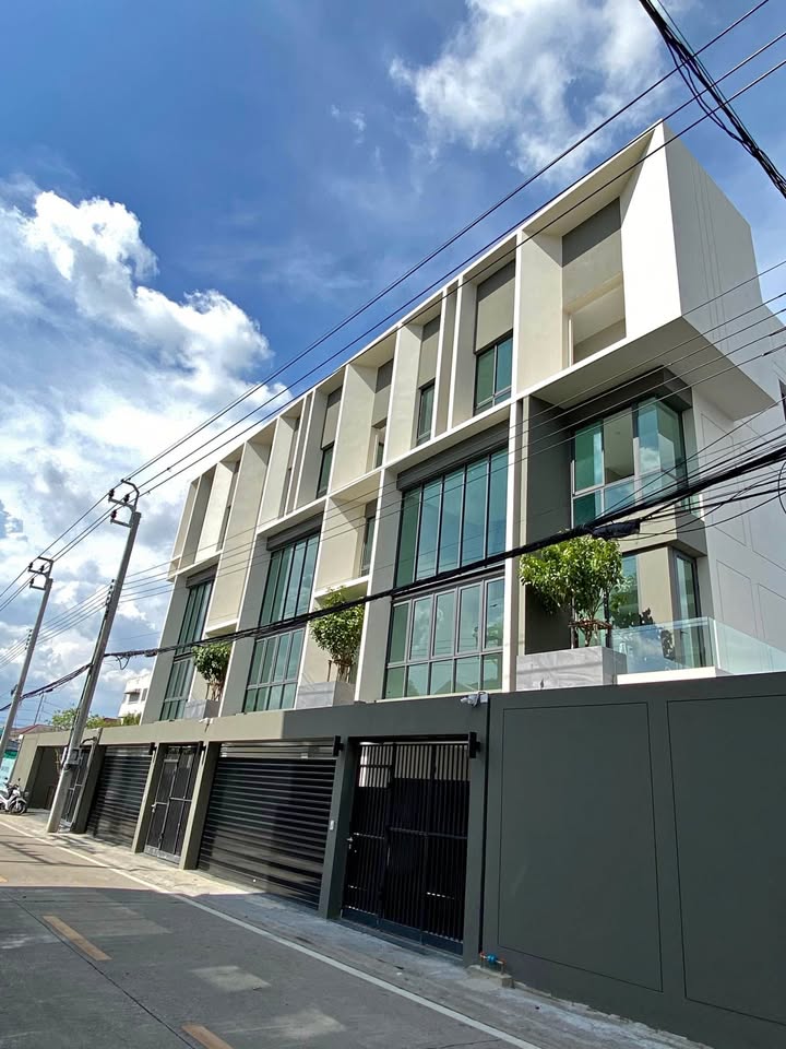 ให้เช่าและขาย  มิสต์ อ่อนนุช-ศรีนครินทร์ MYST Onnut-Srinakarin Luxury Home Office พร้อมลิฟท์ส่วนตัว  - Image 3