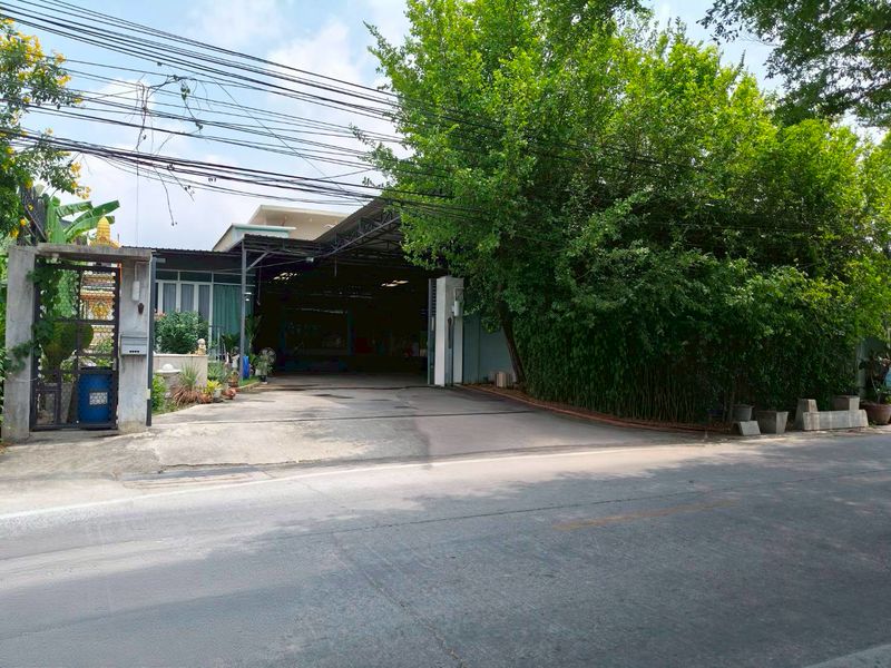 ขายบ้านเดี่ยว2ชั้น +โกดังออฟฟิต เนื้อที่ 234 ตร.ว กว่า700 ตร.ม ซอยทวีวัฒนา1 ใกล้ตลาดเวิลด์มาร์เก๊ต