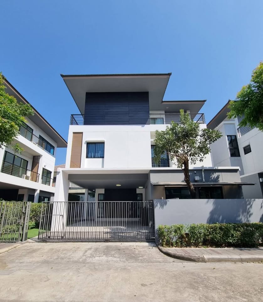 ให้เช่าและขาย บ้านเดี่ยว 3 ชั้น หมู่บ้านลุมพินี สวนหลวง ร.9