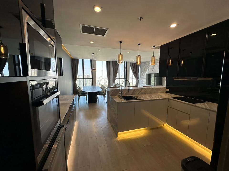  ให้เช่าและขาย คอนโดหรู Noble Ploenchit Rare Luxury Corner Unit วิวสถานทูตโล่งสวยมาก ใจกลางเพลินจิต
