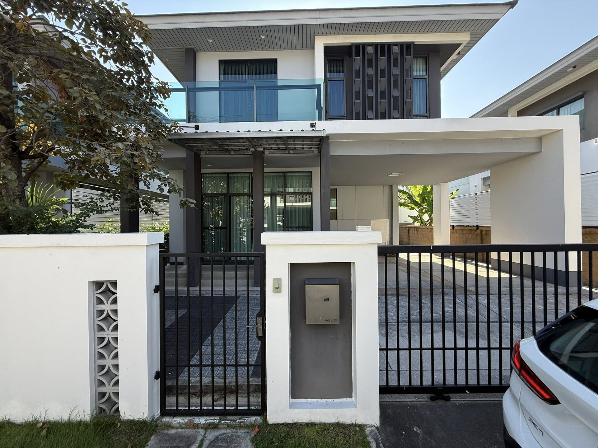 ให้เช่าบ้านเดี่ยว Setthasiri Pattanakarn บ้านรีโนเวทใหม่ทั้งหลัง พร้อมเข้าอยู่ ยินดีต้อนรับสัตว์เลี้ยง