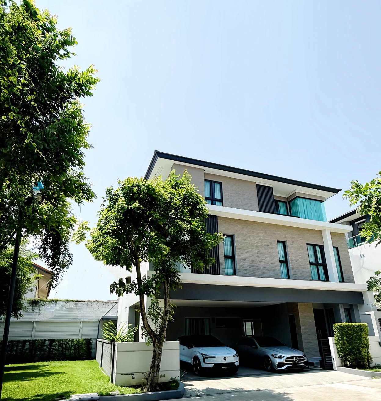 ให้เช่า บ้านเดี่ยว The City เอกมัย–ลาดพร้าว บ้านหรู 3 ชั้น หลังมุม เป็นส่วนตัว พร้อมเข้าอยู่ ทำเล Town in Town