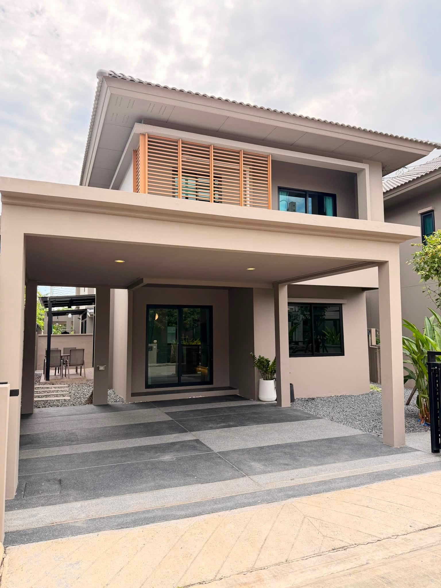ให้เช่าบ้านเดี่ยว Areeya Como Botanica บางนา 1 บ้านแต่งครบ พร้อมเข้าอยู่ ใกล้ Mega Bangna