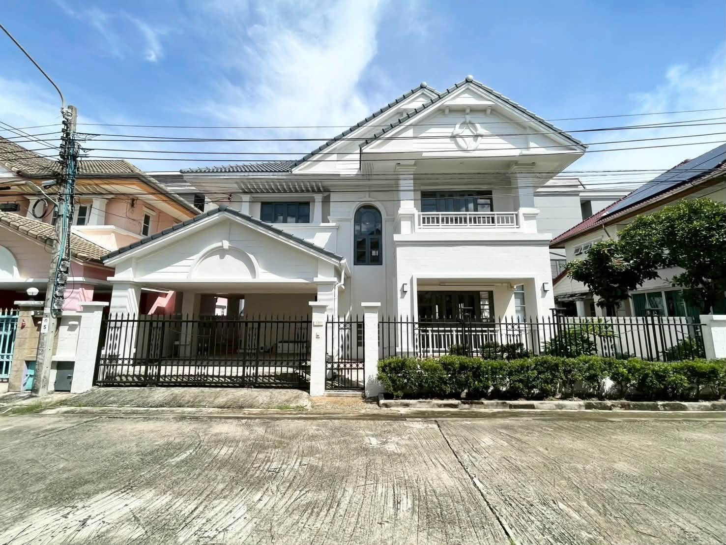 ให้เช่า บ้านเดี่ยวรีโนเวทใหม่ บ้านกรองทอง พัฒนาการ 32 | ใกล้ทองหล่อ 5 กม. | Pet Friendly | ทำ Home Office ได้