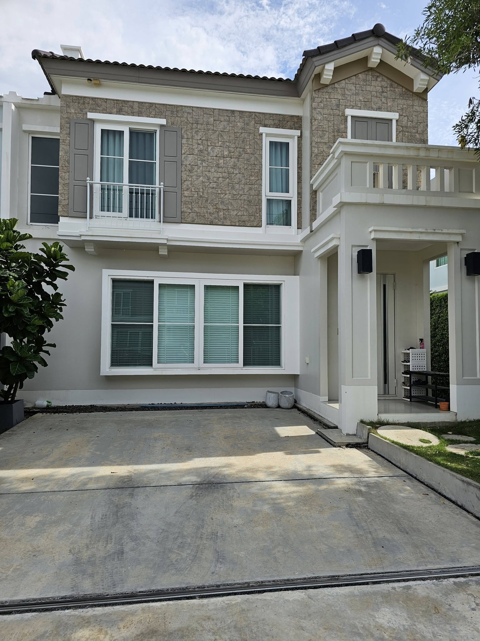 ให้เช่า Anya Bangna–Ramkhamhaeng 2 | บ้านแฝดฟีลบ้านเดี่ยว | Pet Friendly | ตรงข้าม Dulwich College Bangkok