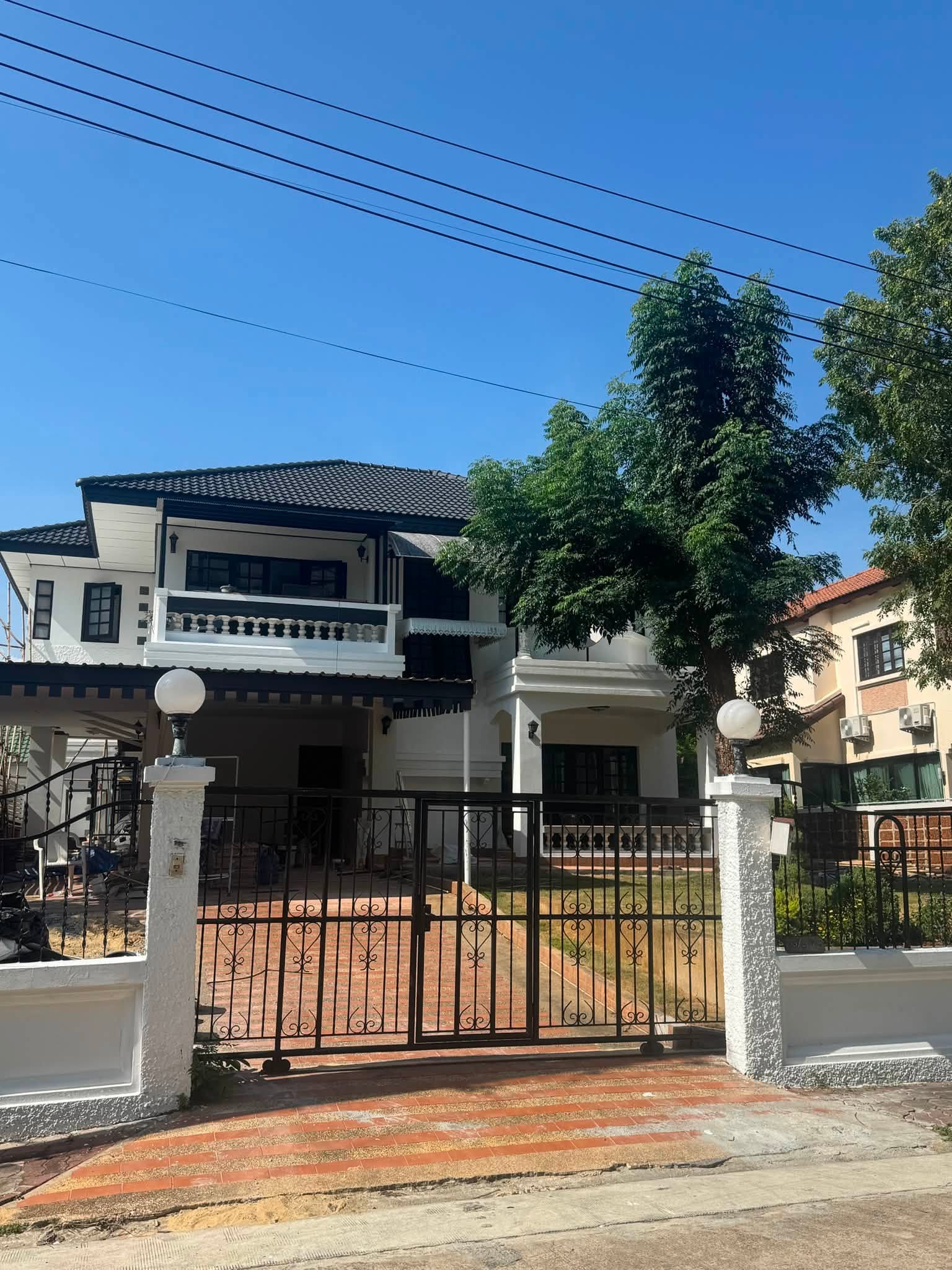 ให้เช่า บ้านเดี่ยว ลดาวัลย์ ศรีนครินทร์ ศรีด่าน 14 | ที่ดินใหญ่ 119 ตร.ว. | 4 ห้องนอน 5 ห้องน้ำ 