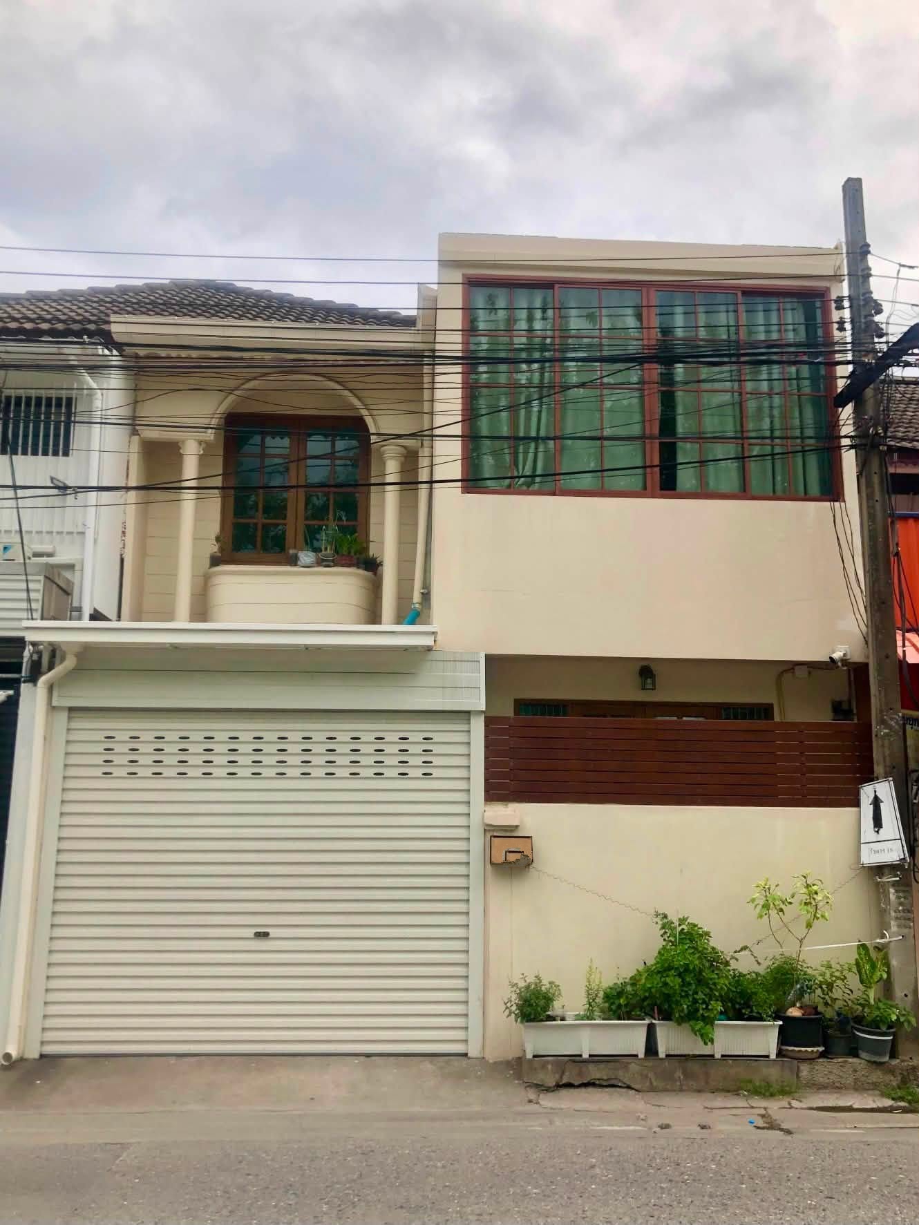 ขาย  ให้เช่า ทาวน์เฮ้าส์รีโนเวท Modern Chinese รัชดา 18 ห้วยขวาง | ใกล้ MRT | พื้นที่ใช้สอย 180 ตร.ม.