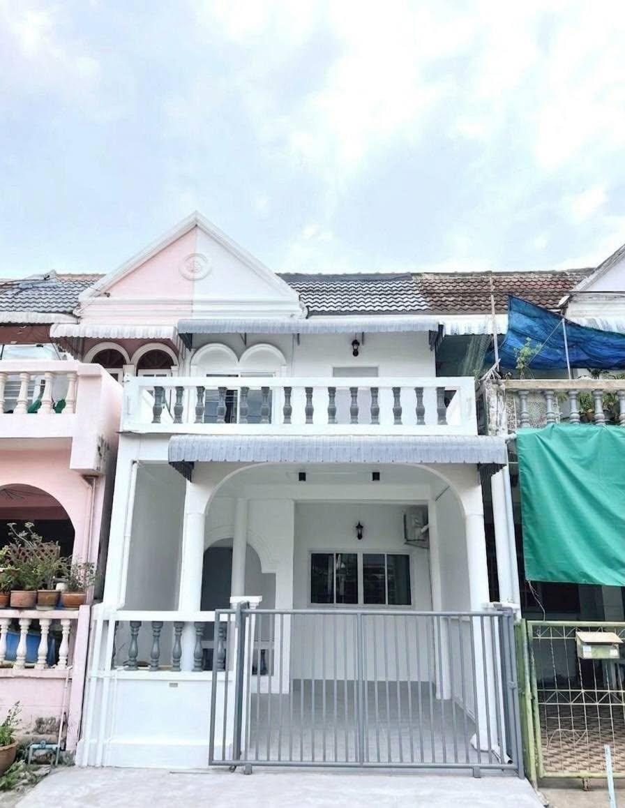 ให้เช่าทาวน์โฮม 2 ชั้น พื้นที่ 24 ตร.ว. พื้นที่ใช้สอย 200 ตร.ม. พร้อมเฟอร์นิเจอร์ใหม่ยกหลัง ซอยวชิรธรรมสาธิต 57 แยก 18 