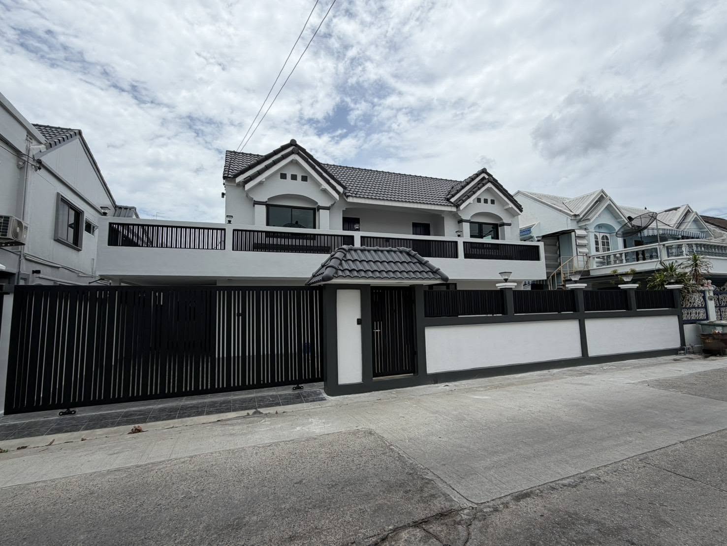 ให้เช่า บ้านเดี่ยวรีโนเวทใหม่ สุขุมวิท 101/1 | วชิรธรรมสาธิต 55 | ที่ดิน 75 ตร.ว. | 4 ห้องนอน + 3 ห้องอเนกประสงค์