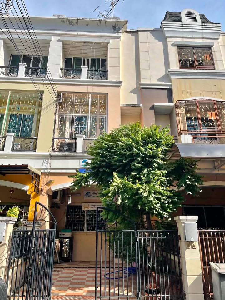 ให้เช่า ทาวน์โฮม 3 ชั้น หมู่บ้านปริญลักษณ์ พระราม 2 | บ้านแปลงมุม | 4 ห้องนอน | Pet Friendly | ใกล้ Central Rama 2