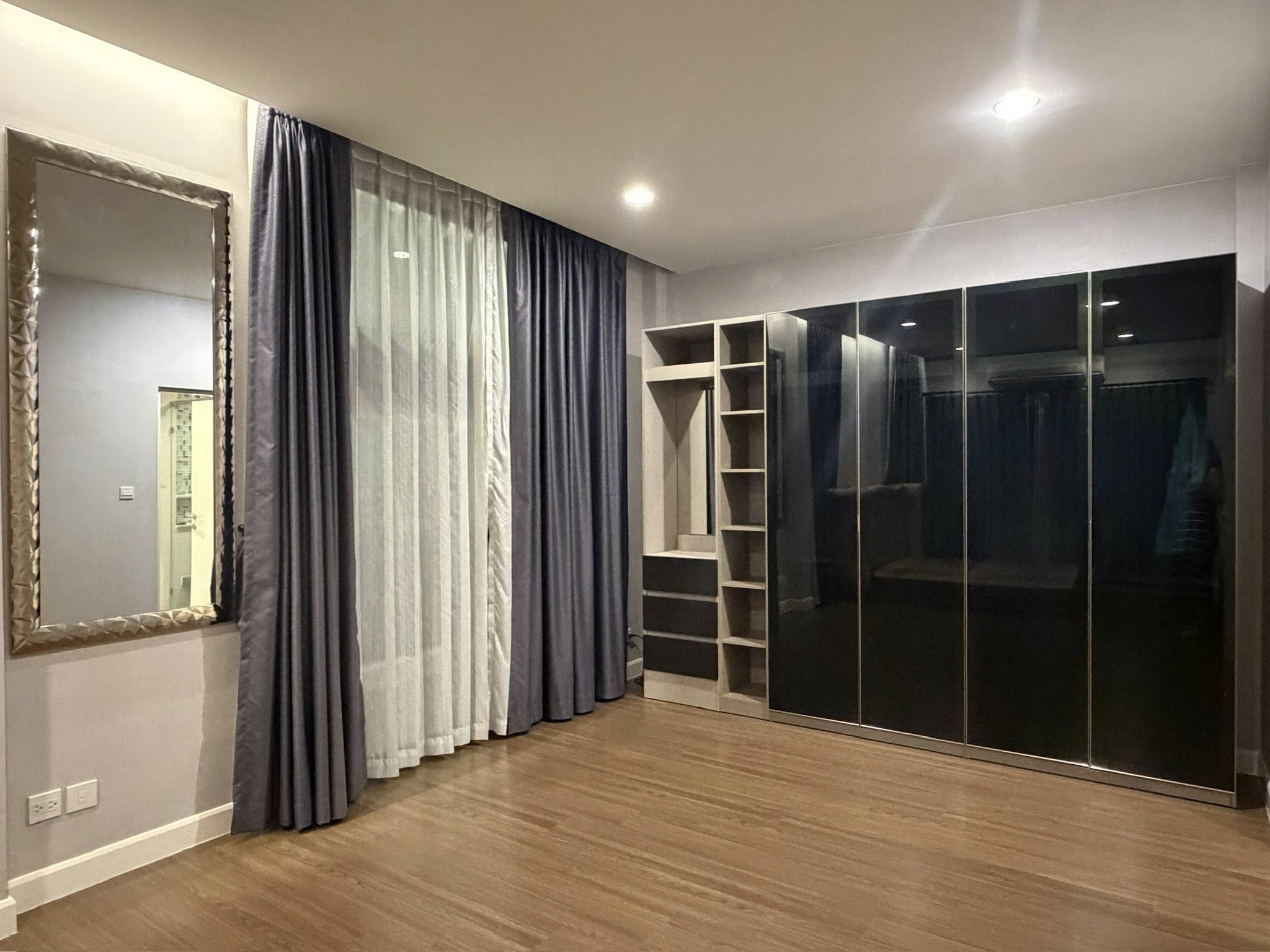 ให้เช่าบ้านเดี่ยว Setthasiri Pattanakarn บ้านรีโนเวทใหม่ทั้งหลัง พร้อมเข้าอยู่ ยินดีต้อนรับสัตว์เลี้ยง - Image 9