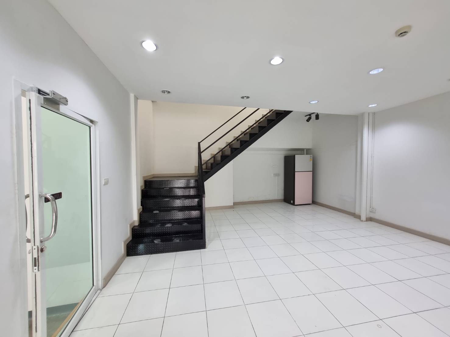 🏢 ให้เช่า อาคารสำนักงาน พร้อมคลังสินค้า (Warehouse + Office) ซอยรามคำแหง 4 (สมานมิตร) - Image 6