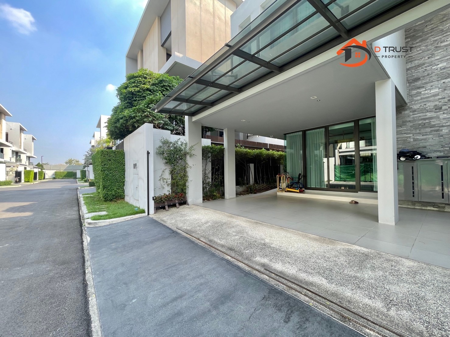 ขายบ้านเดี่ยวหรู 3 ชั้น บ้านกลางเมือง คลาสเซ่ เอกมัย-รามอินทรา  - Image 3