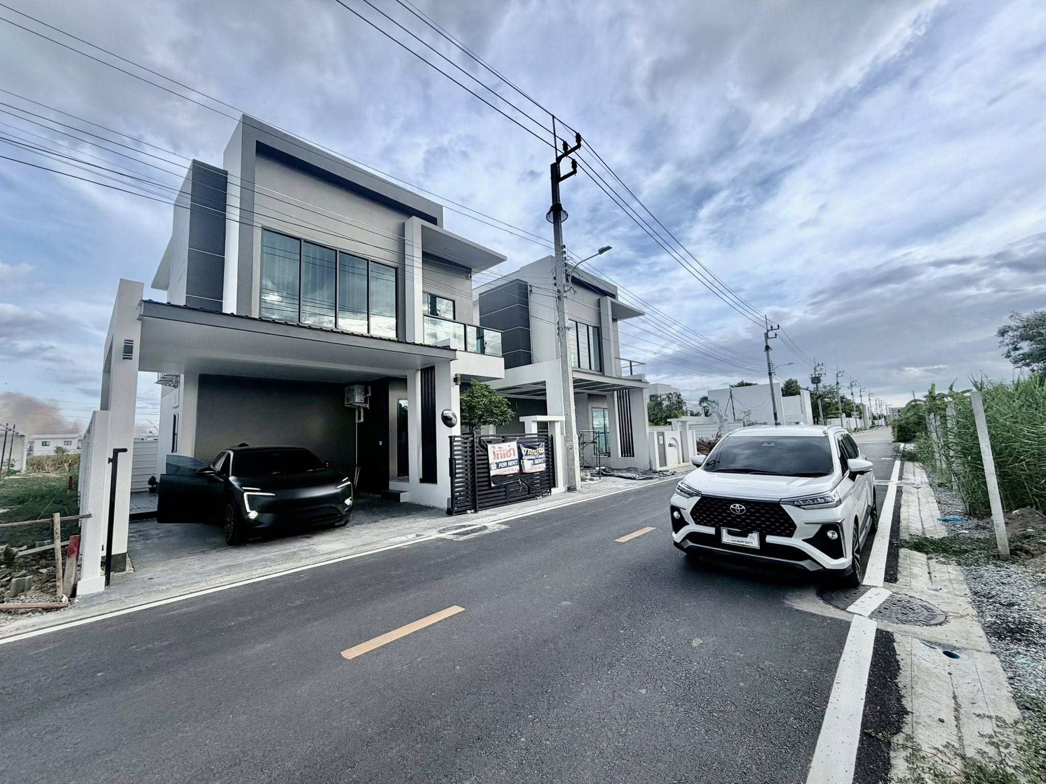 บ้านเช่าพร้อมอยู่ ใกล้ Mega Bangna Fully Furnished ลากกระเป๋าเข้าอยู่ได้เลย! - Image 3
