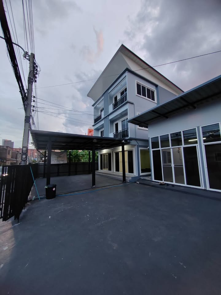 สำนักงานให้เช่า บางนา | อาคาร 2 คูหา พร้อมลานจอดรถกว่า 10 คัน - Image 3