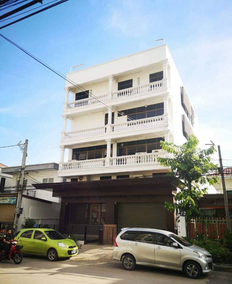 ให้เช่าอาคารสำนักงาน อ่อนนุช 70/1 | 4.5 ชั้น | พื้นที่ใช้สอย 675 ตร.ม. | มีรั้วส่วนตัว | เหมาะทำ Office / Showroom / Clinic / Online Warehouse - Image 3