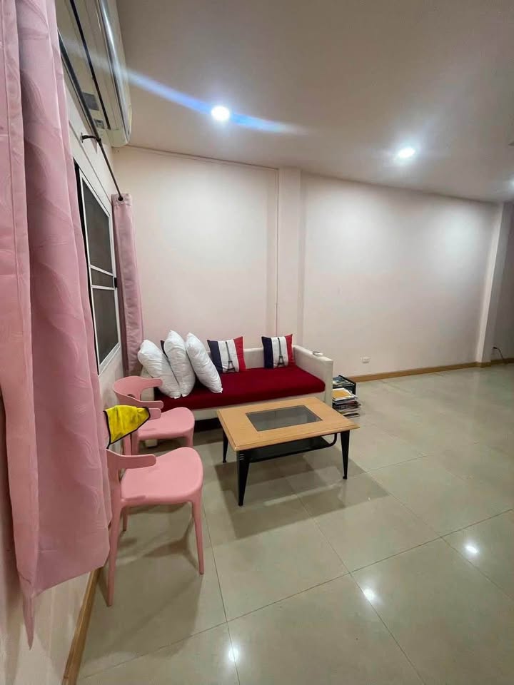 ให้เช่า ทาวน์โฮม 3 ชั้น หมู่บ้านปริญลักษณ์ พระราม 2 | บ้านแปลงมุม | 4 ห้องนอน | Pet Friendly | ใกล้ Central Rama 2 - Image 3