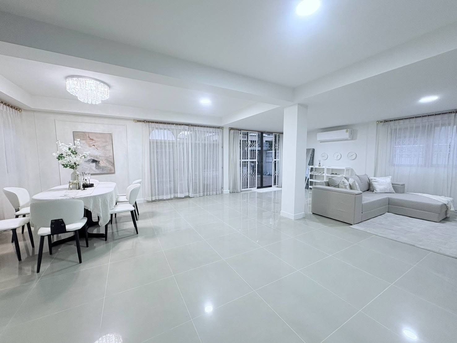 ให้เช่า บ้านเดี่ยว ใจกลางรัชดา–ห้วยขวาง | 6 ห้องนอน 4 ห้องน้ำ | Pet Friendly | รับต่างชาติ | ใกล้โรงเรียนนานาชาติ - Image 3