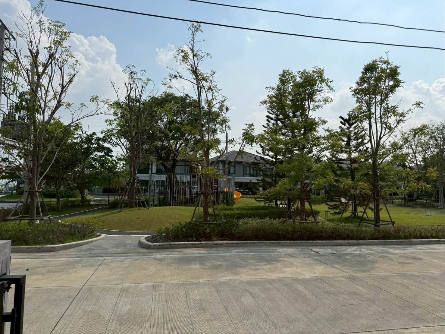 ให้เช่า บ้านเดี่ยว Britania Bangna–Srivaree | หลังใหญ่สุดของโครงการ | แปลงมุมติดสวน | 255 ตร.ม. | 4 ห้องนอน 5 ห้องน้ำ - Image 3
