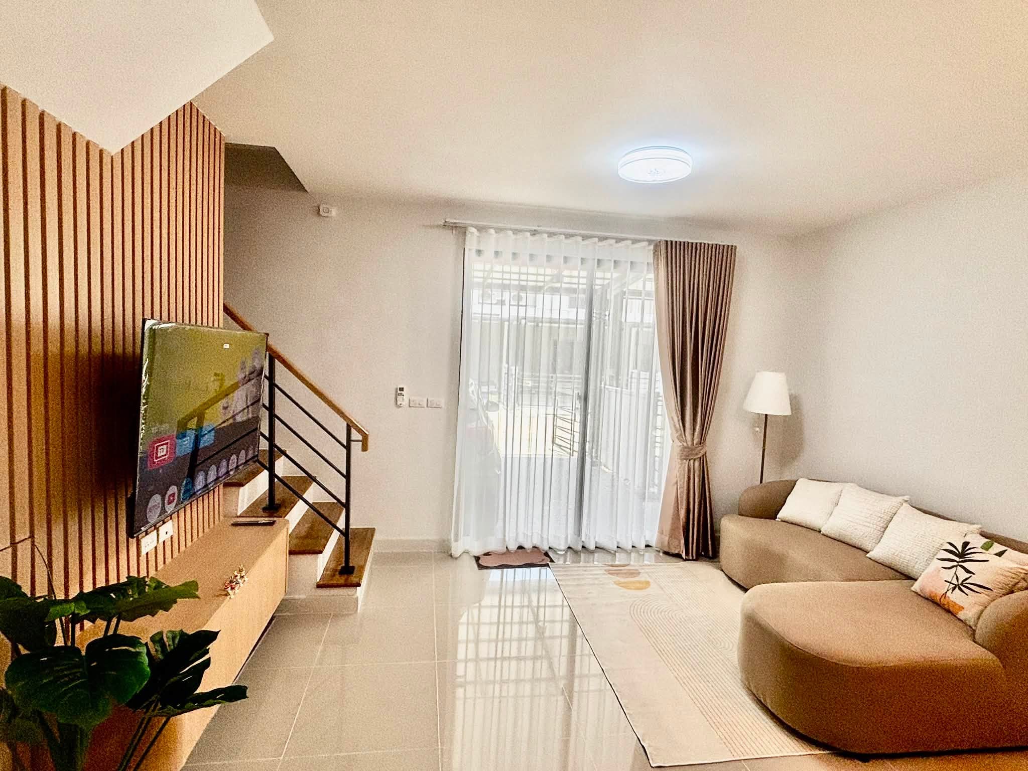 ให้เช่า ทาวน์โฮมใหม่ Pleno Bangna 3 | 3 ห้องนอน | เฟอร์ครบ | Pet Friendly | ใกล้ Mega Bangna เพียงประมาณ 800 ม. - Image 2