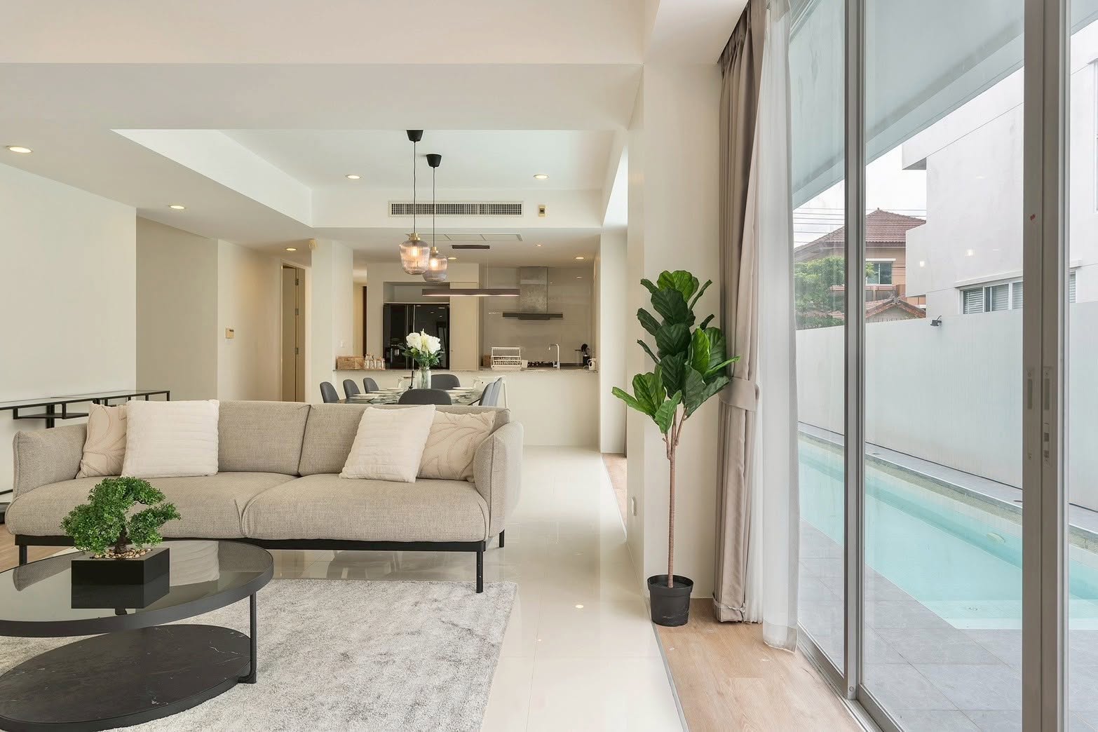 ให้เช่า บ้านเดี่ยว Courtyard Villa พระราม 9–วงแหวน | 340 ตร.ม. | 4 ห้องนอน 4 ห้องน้ำ | สระว่ายน้ำส่วนตัว | Fully Furnished - Image 3