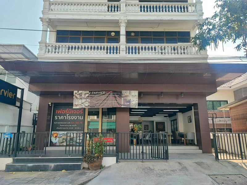 ให้เช่าอาคารสำนักงาน อ่อนนุช 70/1 | 4.5 ชั้น | พื้นที่ใช้สอย 675 ตร.ม. | มีรั้วส่วนตัว | เหมาะทำ Office / Showroom / Clinic / Online Warehouse - Image 4