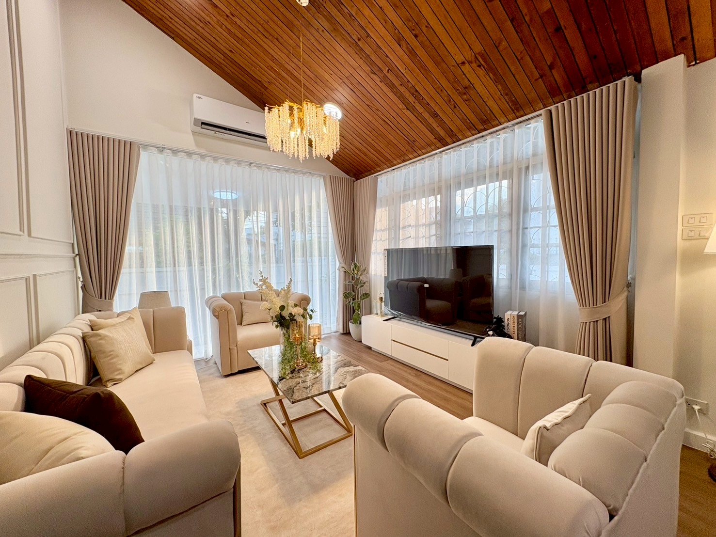 ให้เช่า Luxury Pool Villa รัชดา | 5 ห้องนอน | Private Pool | 500 ตร.ม. | ใกล้ MRT ห้วยขวาง - Image 4
