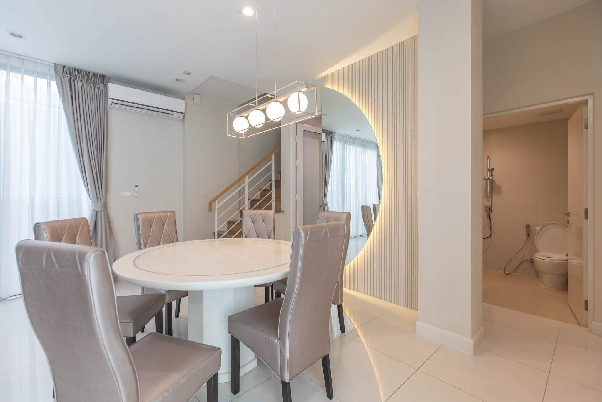 ให้เช่า บ้านแฝด 3 ชั้น Baan Klang Muang Classe เอกมัย–รามอินทรา ตกแต่งพร้อมอยู่ จอดรถ 3 คัน - Image 5