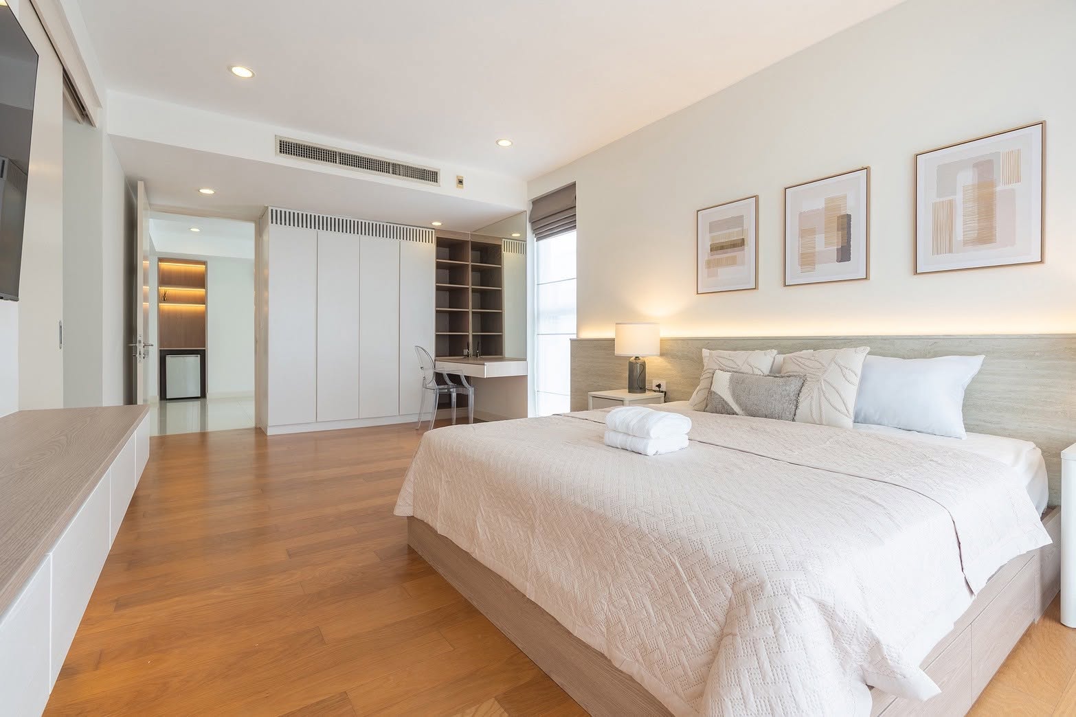 ให้เช่า บ้านเดี่ยว Courtyard Villa พระราม 9–วงแหวน | 340 ตร.ม. | 4 ห้องนอน 4 ห้องน้ำ | สระว่ายน้ำส่วนตัว | Fully Furnished - Image 5