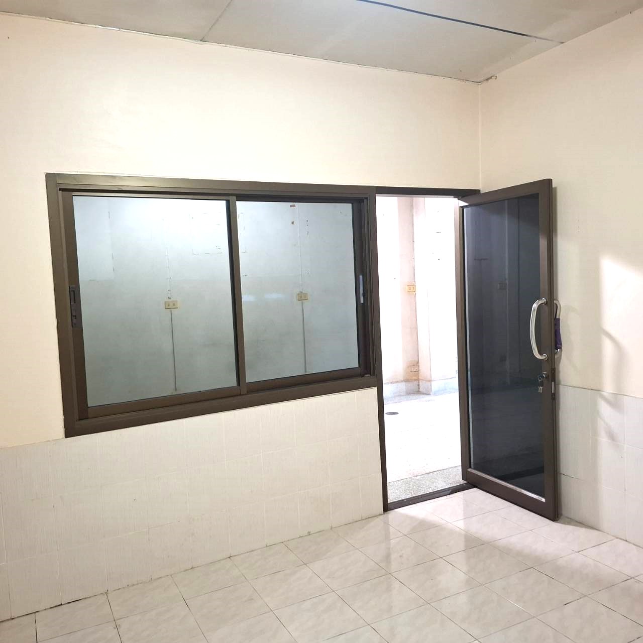 ขายทาว์นเฮ้าส์ 2 ชั้น ถนนเพชรเกษม ซอย 28 แยก2 (ซอยประชัน)   - Image 6