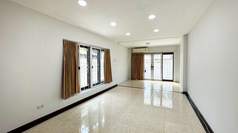 ให้เช่า บ้านเดี่ยวรีโนเวทใหม่ พัฒนาการ – ศรีนครินทร์ หมู่บ้านเคหะนคร 3  - Image 6