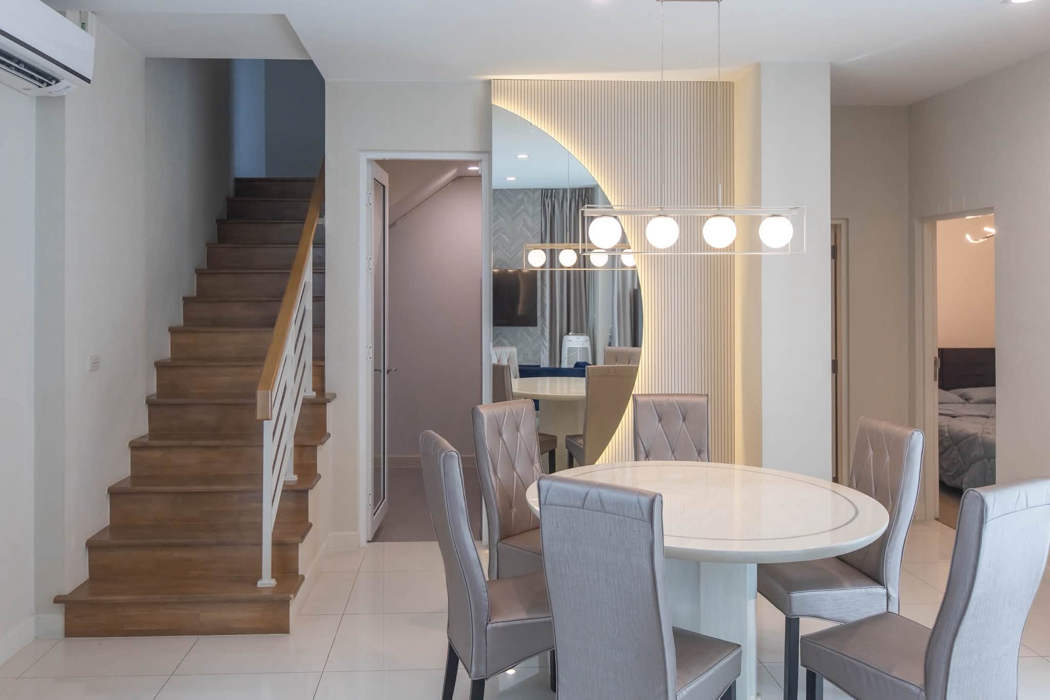 ให้เช่า บ้านแฝด 3 ชั้น Baan Klang Muang Classe เอกมัย–รามอินทรา ตกแต่งพร้อมอยู่ จอดรถ 3 คัน - Image 6