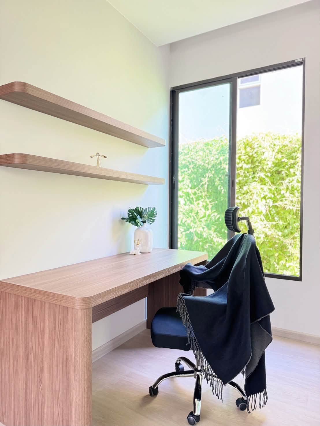 ให้เช่าโฮมออฟฟิศ 3 ชั้น บ้านตัวอย่างจากโครงการ Gravita พระราม 2-ท่าข้าม 250 ตรม.  - Image 6