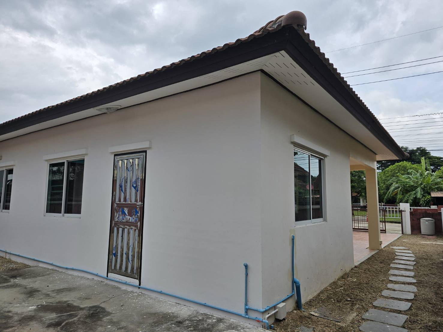 ขายบ้านเดี่ยว เค.ซี.สุวินทวงศ์2 (K.C. suwinthawong2) พื้นที่68ตารางวา สภาพดี  หน้าโครงการ ตรงข้ามสวน  - Image 7