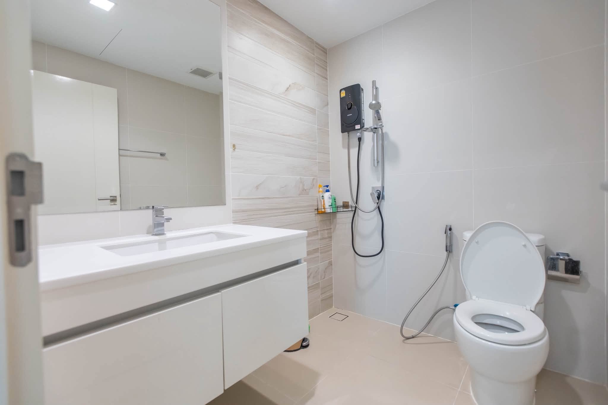 ให้เช่า บ้านแฝด 3 ชั้น Baan Klang Muang Classe เอกมัย–รามอินทรา ตกแต่งพร้อมอยู่ จอดรถ 3 คัน - Image 7