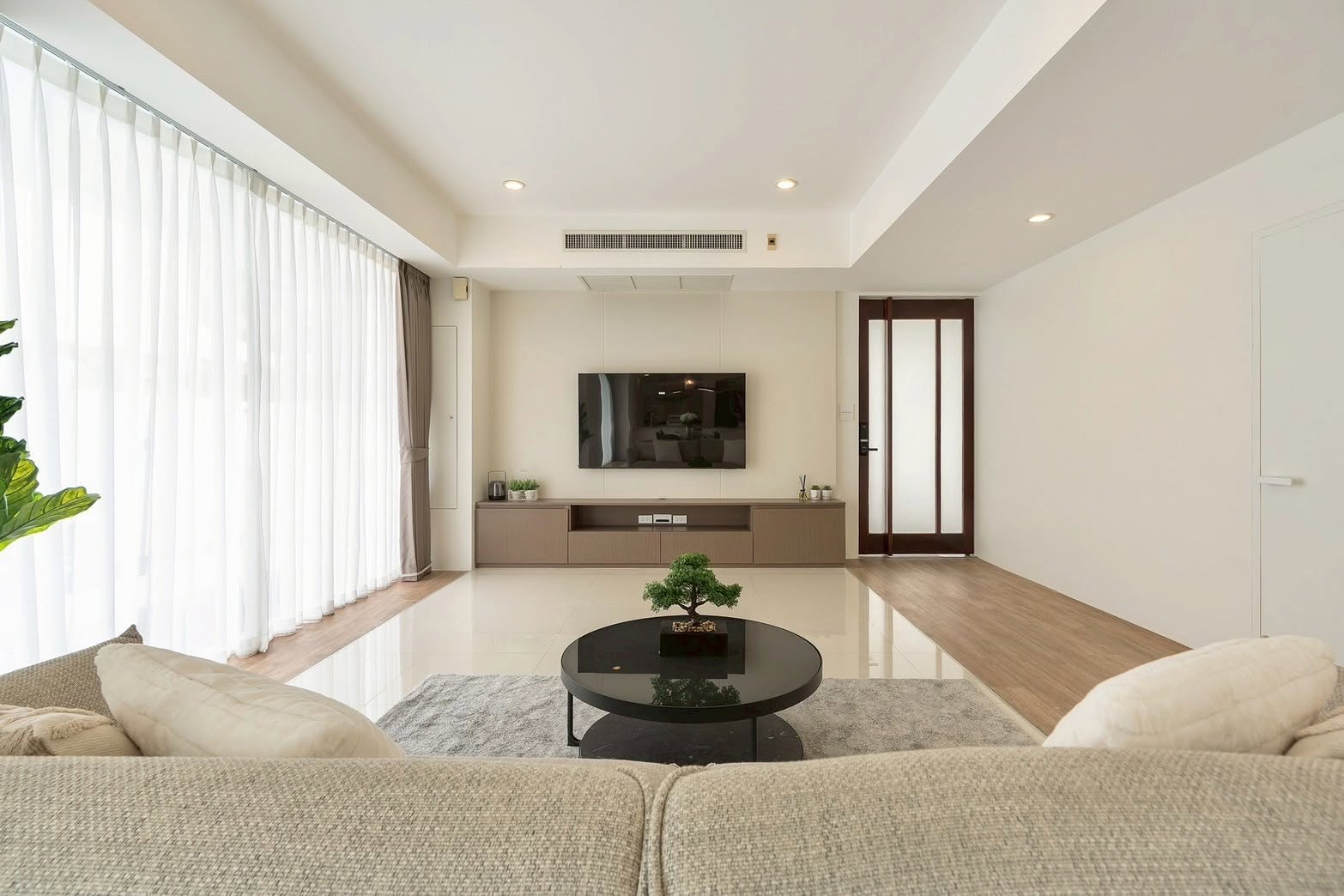 ให้เช่า บ้านเดี่ยว Courtyard Villa พระราม 9–วงแหวน | 340 ตร.ม. | 4 ห้องนอน 4 ห้องน้ำ | สระว่ายน้ำส่วนตัว | Fully Furnished - Image 7