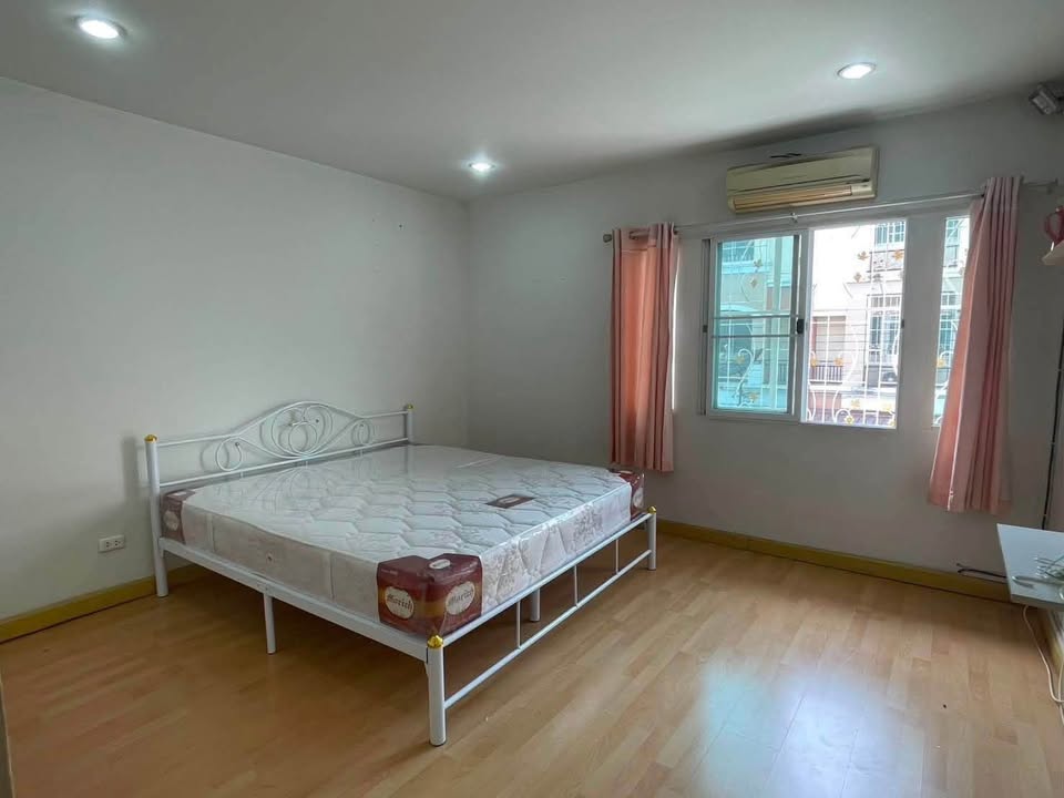 ให้เช่า ทาวน์โฮม 3 ชั้น หมู่บ้านปริญลักษณ์ พระราม 2 | บ้านแปลงมุม | 4 ห้องนอน | Pet Friendly | ใกล้ Central Rama 2 - Image 8