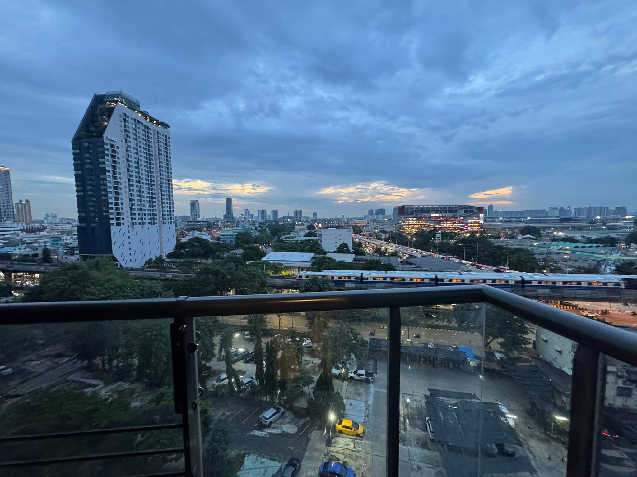 ให้เช่าคอนโด  M Jatujak ซอยพหลโยธิน 18 ห้องขนาด 31 ตรม. รีโนเวทใหม่ วิวเมือง ระเบียงทิศตะวันตก เห็นพระอาทิตย์ตก เลี้ยงสัตว์ได้  - Image 8