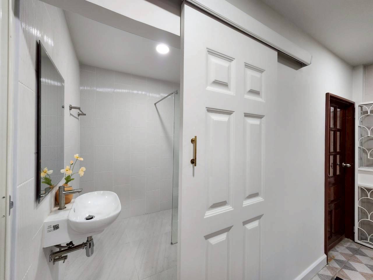 ให้เช่า Luxury Pool Villa รัชดา | 5 ห้องนอน | Private Pool | 500 ตร.ม. | ใกล้ MRT ห้วยขวาง - Image 8