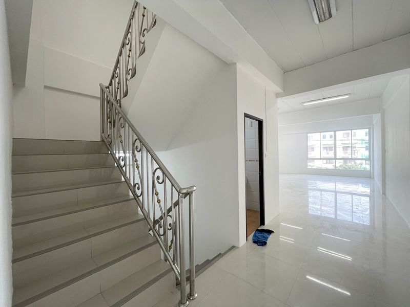 ให้เช่าอาคารพาณิชย์ 4 ชั้น ติดถนนลาซาล (สุขุมวิท 105) บางนา - Image 9