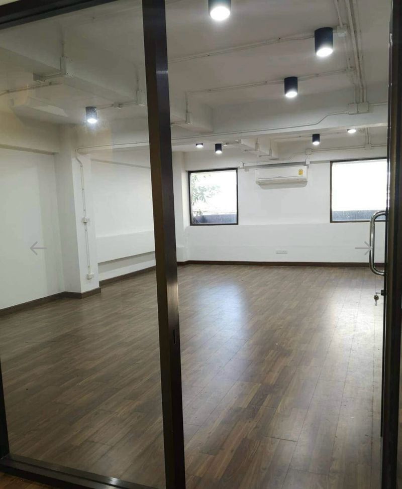 ให้เช่าอาคารสำนักงาน อ่อนนุช 70/1 | 4.5 ชั้น | พื้นที่ใช้สอย 675 ตร.ม. | มีรั้วส่วนตัว | เหมาะทำ Office / Showroom / Clinic / Online Warehouse - Image 9