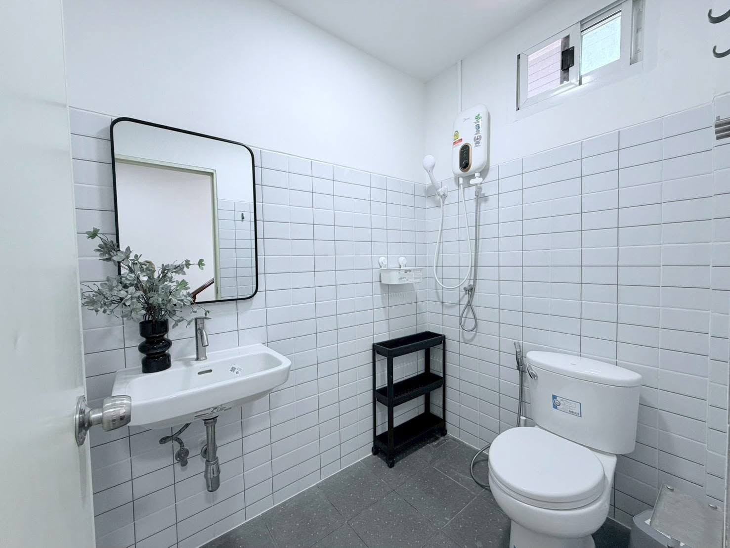 ให้เช่า บ้านเดี่ยว ใจกลางรัชดา–ห้วยขวาง | 6 ห้องนอน 4 ห้องน้ำ | Pet Friendly | รับต่างชาติ | ใกล้โรงเรียนนานาชาติ - Image 9