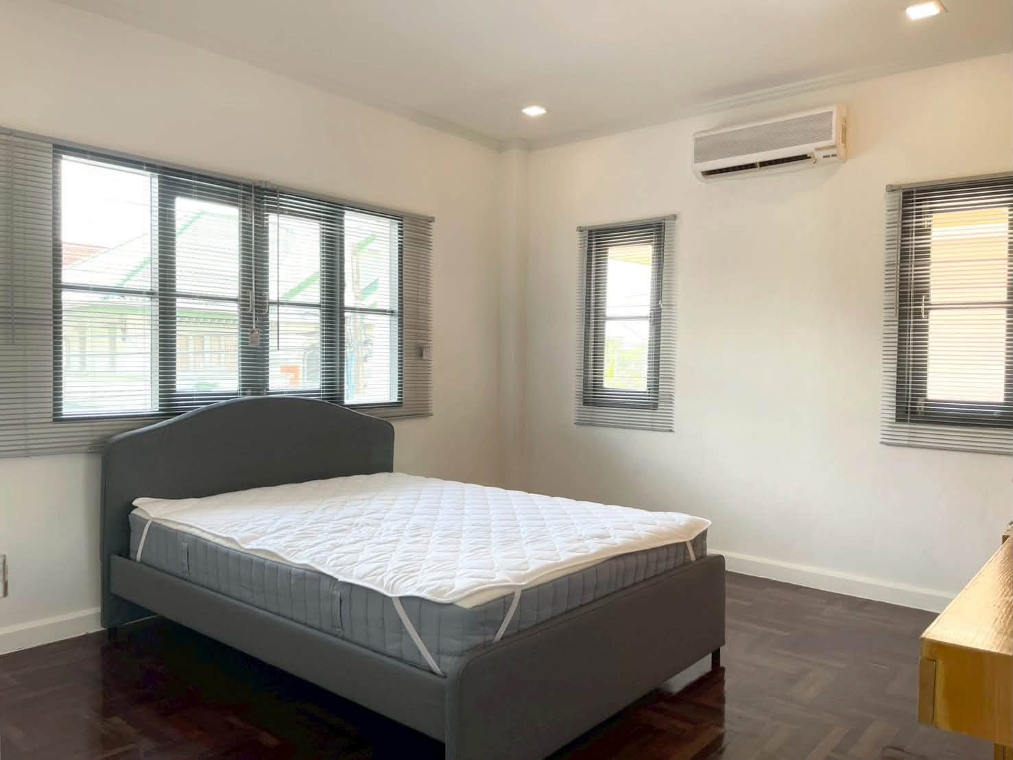 ให้เช่า บ้านเดี่ยวรีโนเวทใหม่ บ้านกรองทอง พัฒนาการ 32 | ใกล้ทองหล่อ 5 กม. | Pet Friendly | ทำ Home Office ได้ - Image 10