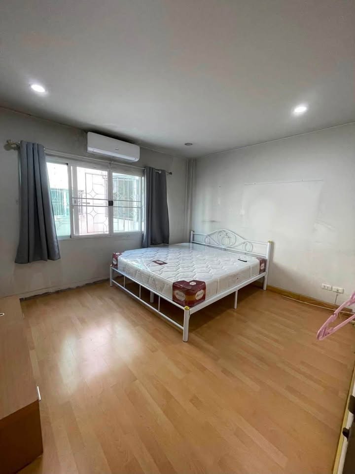 ให้เช่า ทาวน์โฮม 3 ชั้น หมู่บ้านปริญลักษณ์ พระราม 2 | บ้านแปลงมุม | 4 ห้องนอน | Pet Friendly | ใกล้ Central Rama 2 - Image 10