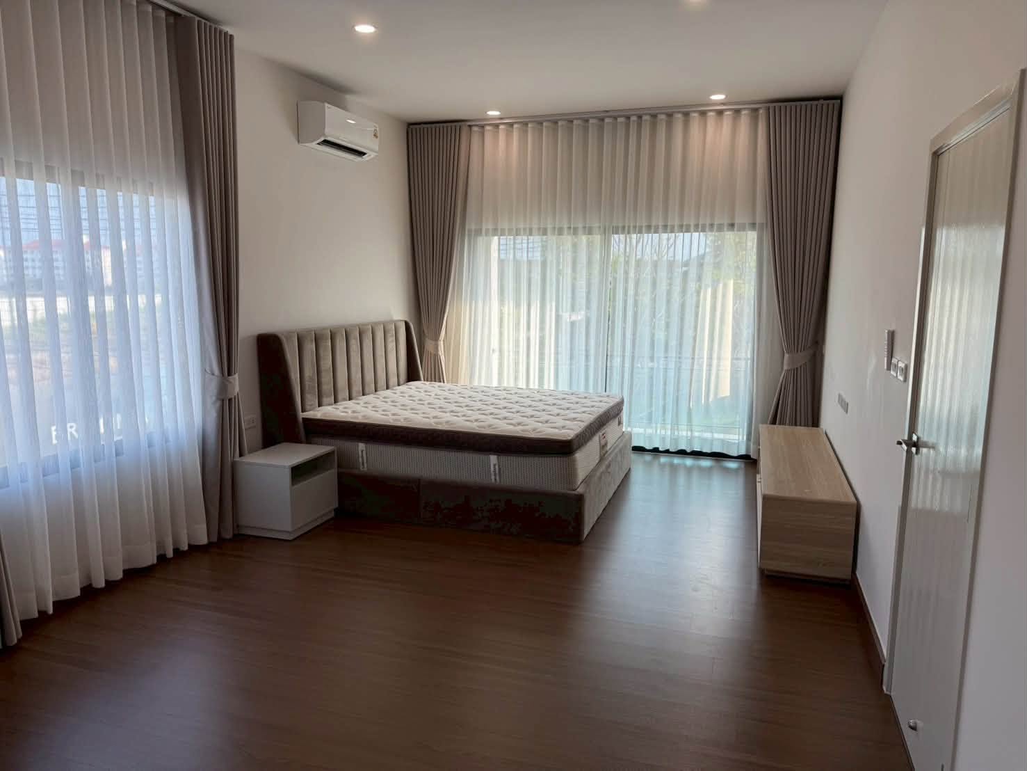 ให้เช่า บ้านเดี่ยว Britania Bangna–Srivaree | หลังใหญ่สุดของโครงการ | แปลงมุมติดสวน | 255 ตร.ม. | 4 ห้องนอน 5 ห้องน้ำ - Image 10