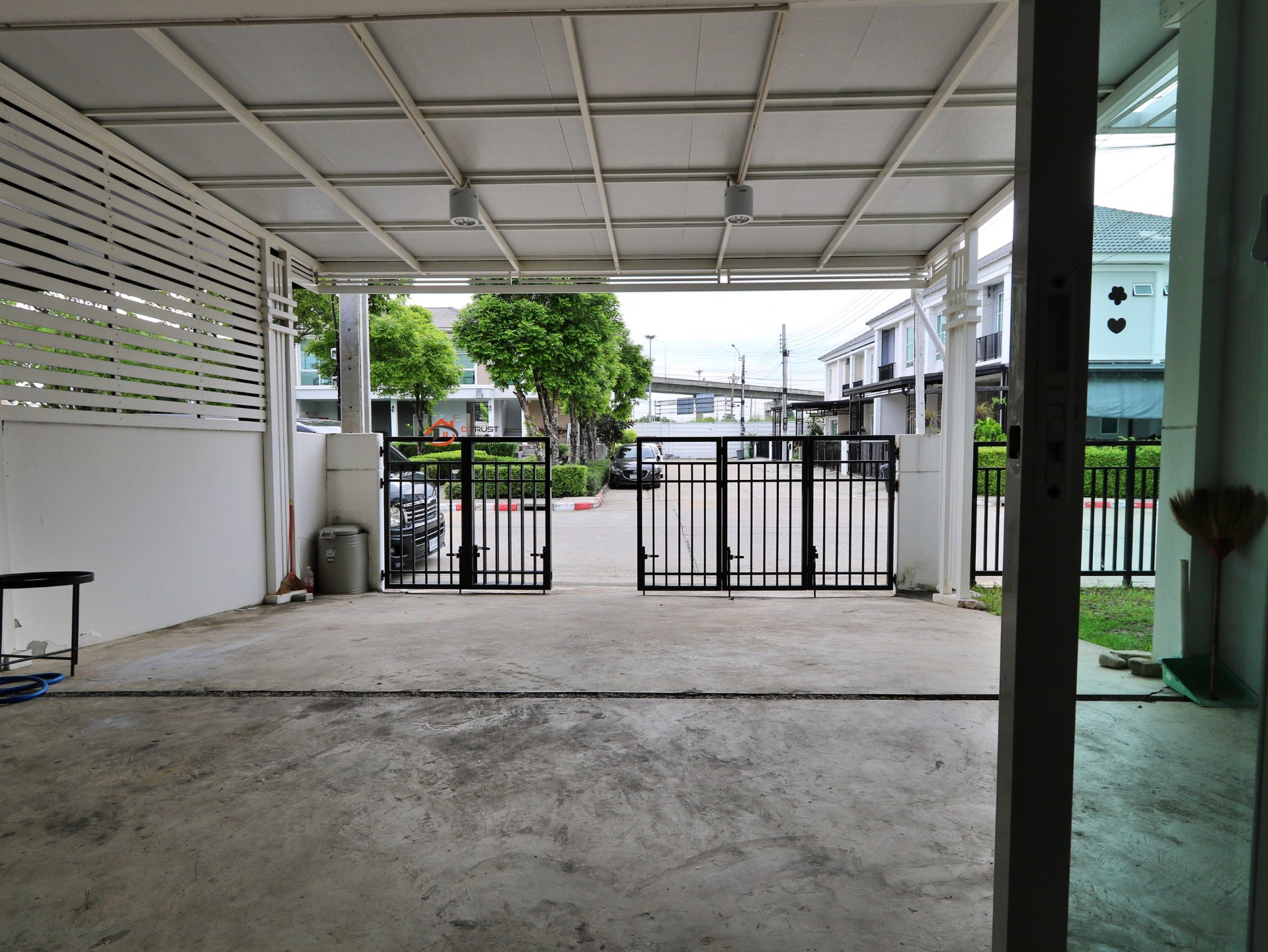 For Rent – Beautiful Fully Furnished 2-Storey Corner Townhome  The Connect Wongwaen – Rama 9 Motorway | Prime Location Near Suvarnabhumi Airport - Image 8