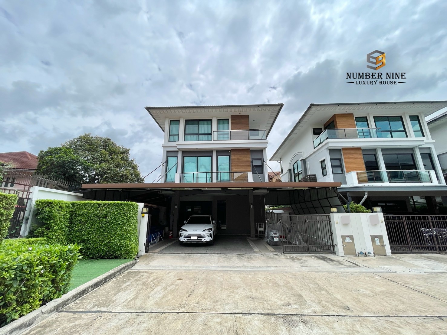 ขายบ้านเดี่ยว 3 ชั้น Supalai Essence Suanluang | หลังริม 77.7 ตร.ว. | 321 ตร.ม. | 5 ห้องนอน | ราคาพิเศษต่ำกว่าต้นทุนกว่า 6 ล้านบาท