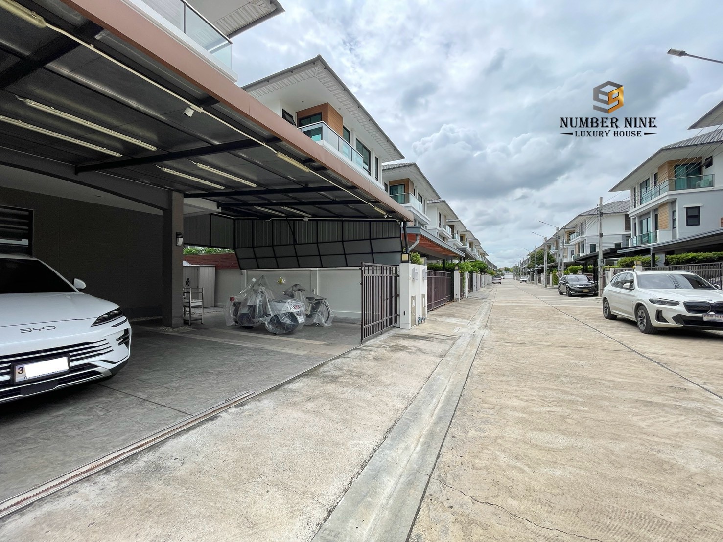ขายบ้านเดี่ยว 3 ชั้น Supalai Essence Suanluang | หลังริม 77.7 ตร.ว. | 321 ตร.ม. | 5 ห้องนอน | ราคาพิเศษต่ำกว่าต้นทุนกว่า 6 ล้านบาท - Image 5