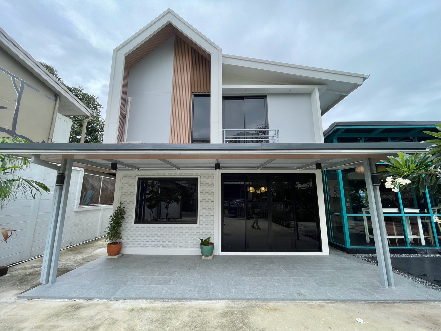 ขายบ้านเดี่ยว 2 หลังในพื้นที่เดียวกัน ประชาชื่น 12 | ที่ดิน 83 ตร.ว. | รีโนเวทใหม่ | เหมาะอยู่อาศัย + ทำธุรกิจ / คาเฟ่ / ร้านอาหาร - Image 3